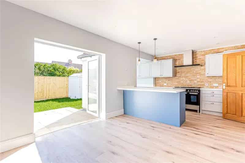 3 Bedroom Semi-Detached House Near Gloucester Road
