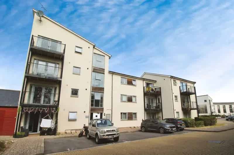 2 Bedroom Flat for Sale in Portishead Bristol