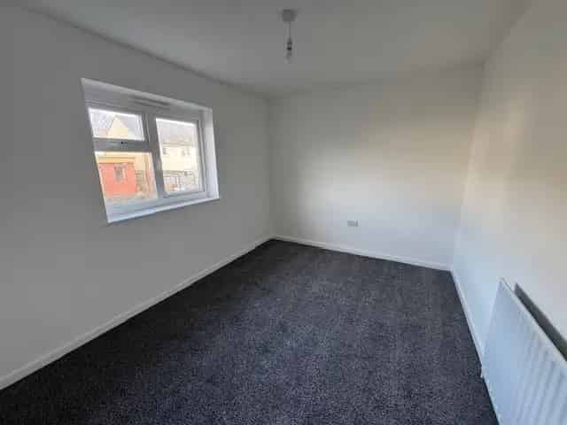 3 Bed Semi-Detached House To Let - Modern Kitchen & Bathroom
