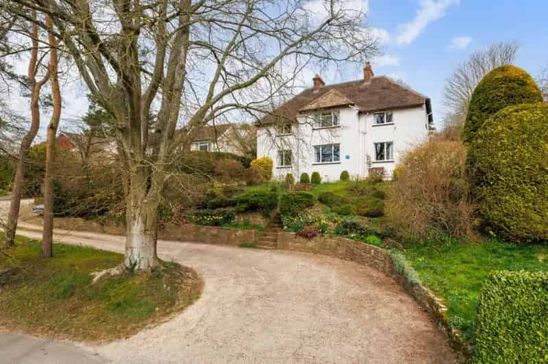4 Bedroom Country House For Sale