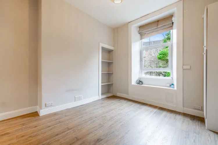 2-Bedroom Tenement Apartment in Mount Florida Glasgow