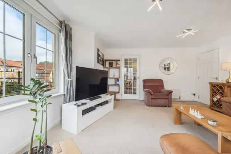 Luxury 3-Bedroom Apartment in Anniesland