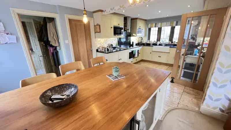 4 Bedroom Detached House for Sale in Charming Village
