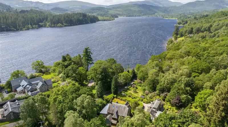 Glencleland House: Luxury Stone Villa near Loch Lomond