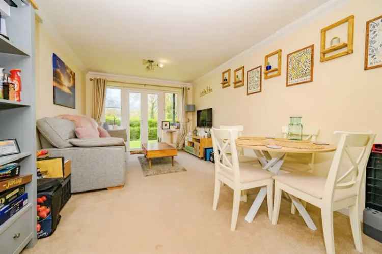 Two Bedroom Apartment near Apsley Train Station