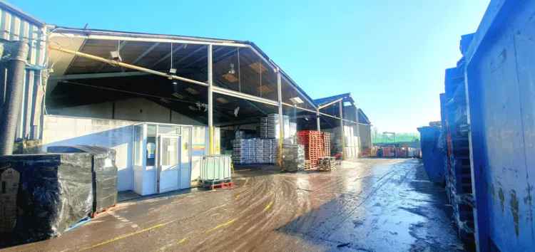 Industrial Warehouse Unit with Yard 51647 sq ft