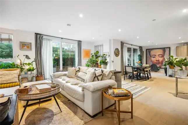 3 Bed Flat for Sale in The Avenue London NW6