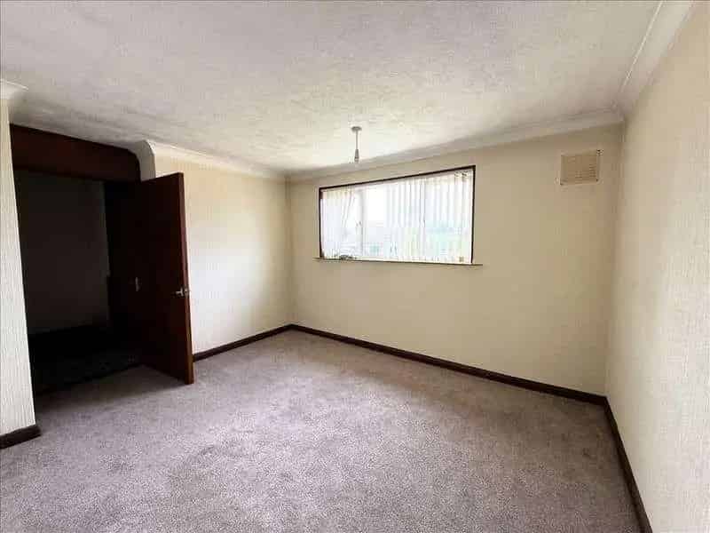 3 Bed End Terrace House For Sale Requiring Modernisation