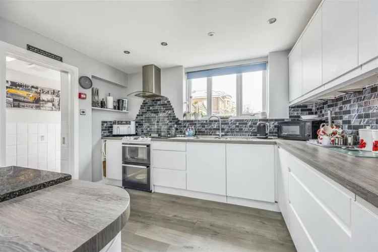 9 Bedroom Semi Detached House for Sale