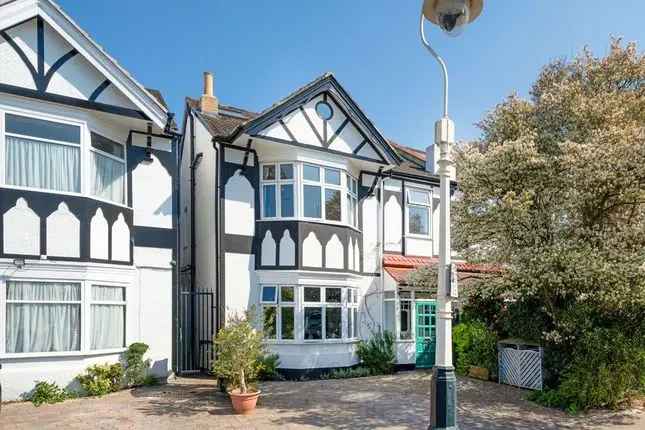 5 Bedroom House for Sale in West Ealing W13