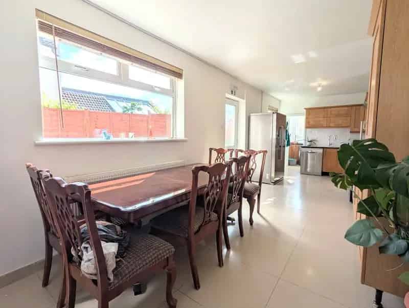 7 Bedroom House Room to Rent No Deposit Driveway Parking