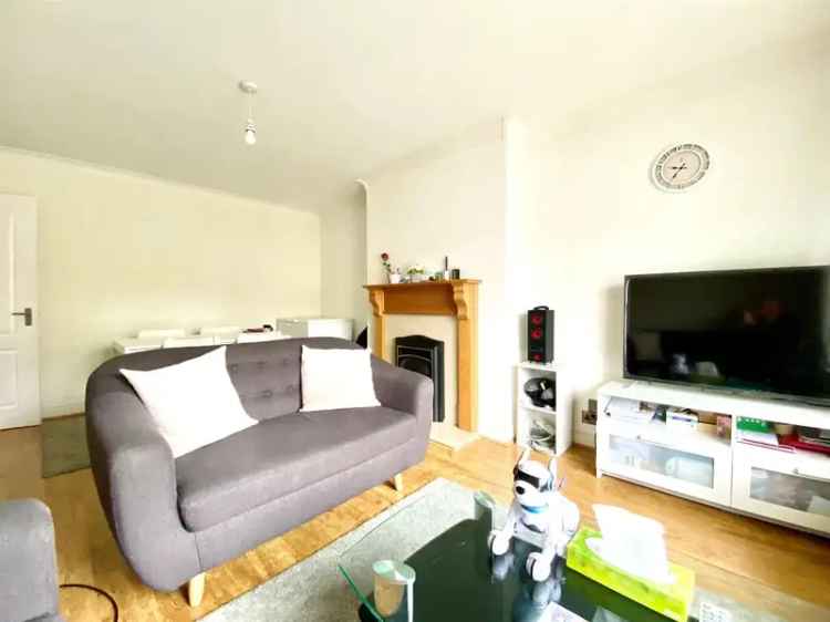 2 Bedroom Maisonette Near Brentwood Station