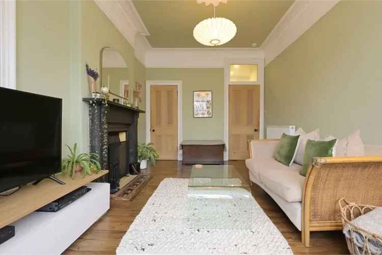 1 Bed Flat - Top Floor with 1 Reception Room