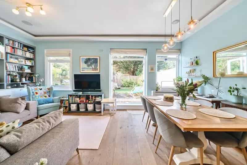 3 Bedroom 2 Bathroom Ground Floor Flat with Private Garden