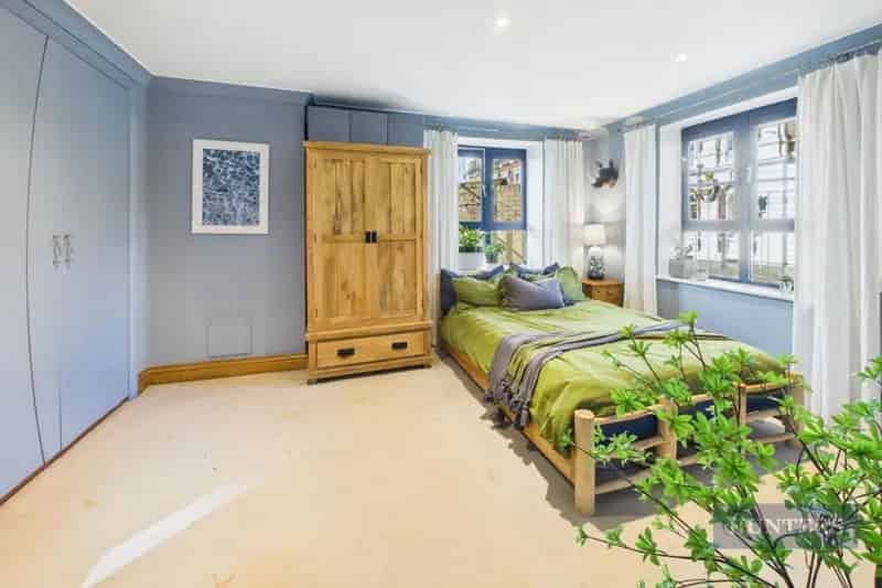 1 Bed Ground Floor Apartment For Sale Near Ocean Village Marina