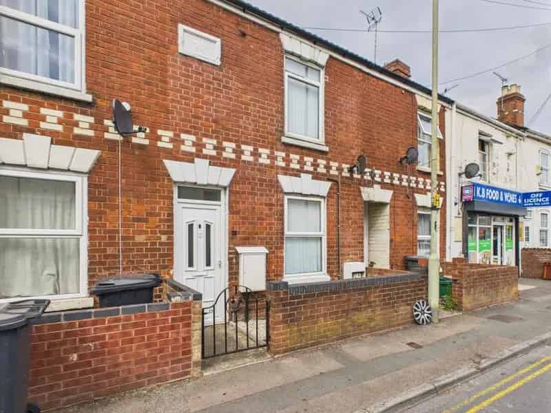 3 Bedroom Mid Terrace House for Sale Gloucester