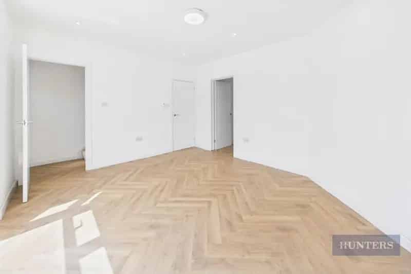 4 Bed House for Sale - Modern Interior and Private Garden