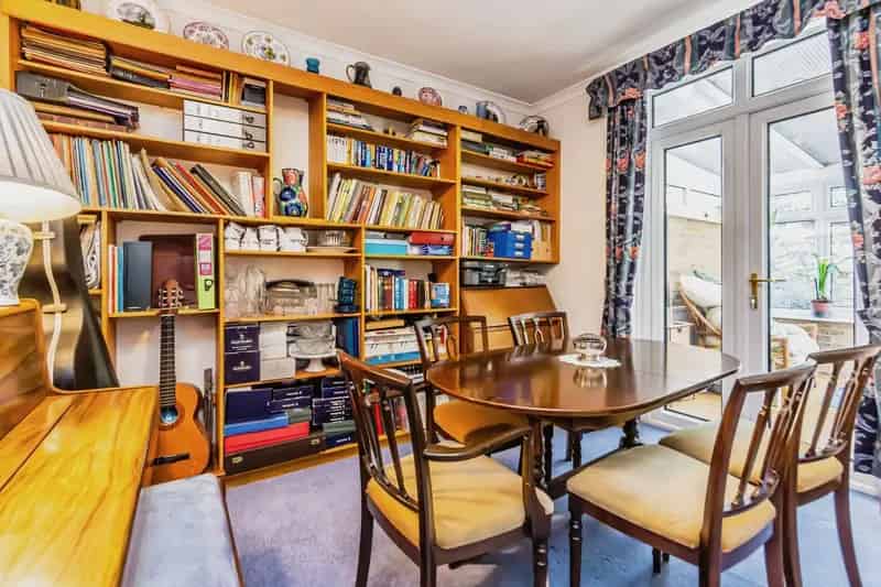 Three Bedroom Family Home with Garage and Garden