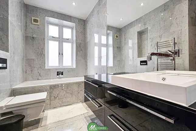 Flat for sale in Finchley Road, London NW3