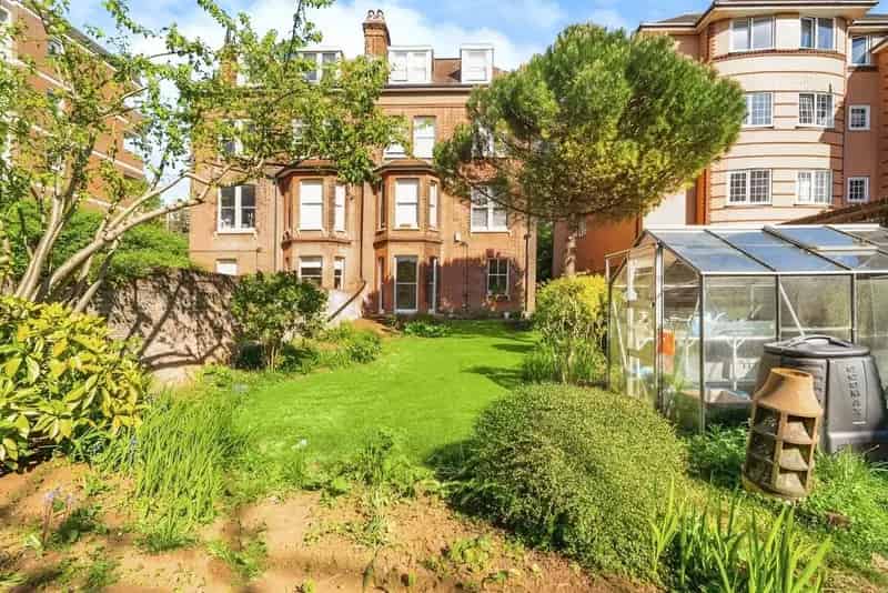 2 Bedroom Garden Flat Hove Central June 2025