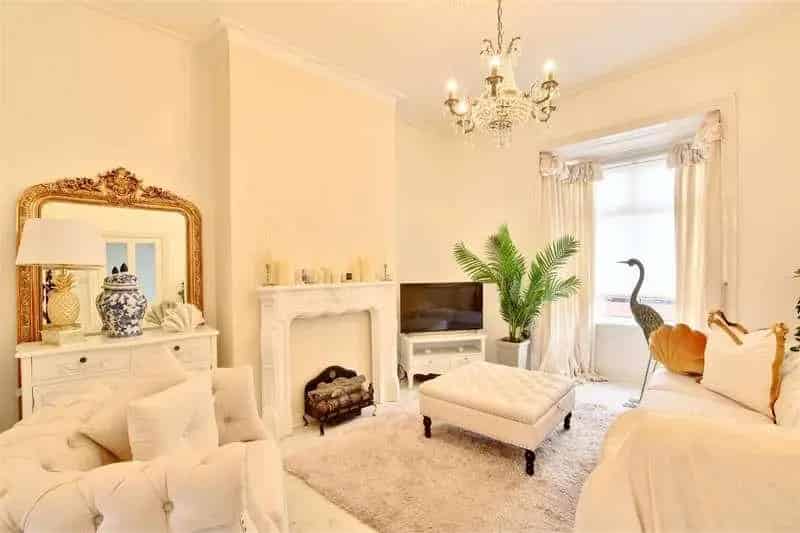 2 bed house for sale