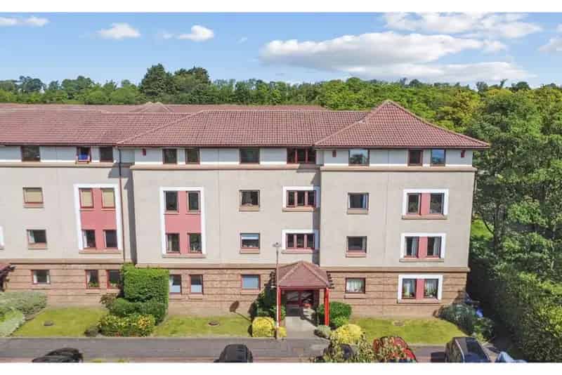 1 Bed Flat Ground Floor Fettes Private Parking