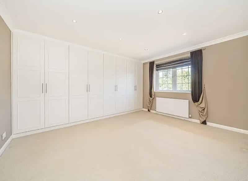 Five Bedroom House with Garage and Garden