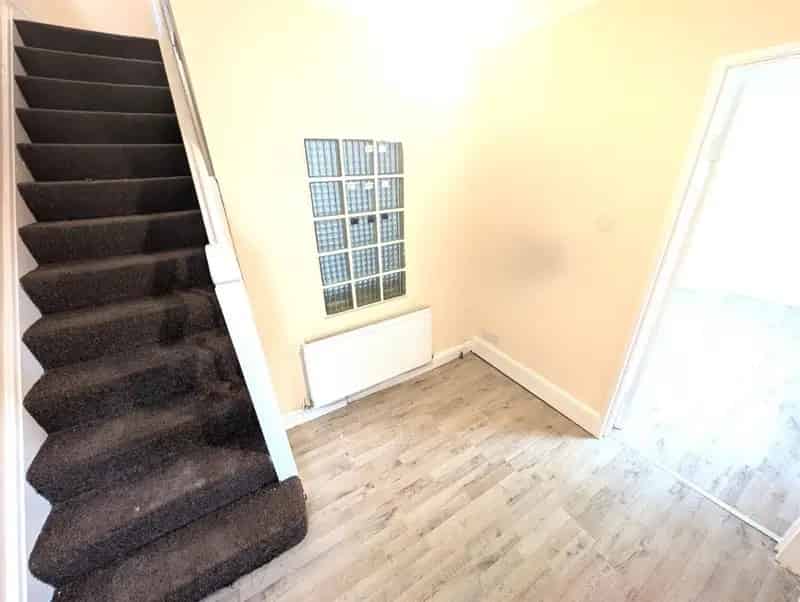 3 bedroom House
 To Let 
Total Size: 937 SQ FT