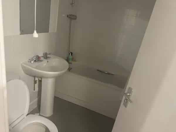 2-Bedroom Flat with Lift - Ideal for Downsizers