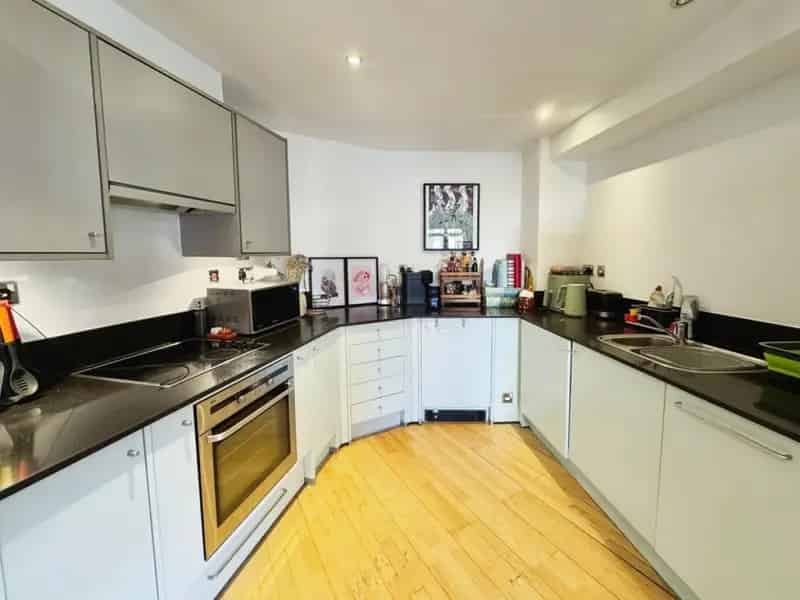 1 Bedroom Flat for Sale City Centre Prestigious Development