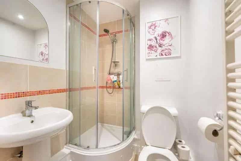 2 bed flat for sale