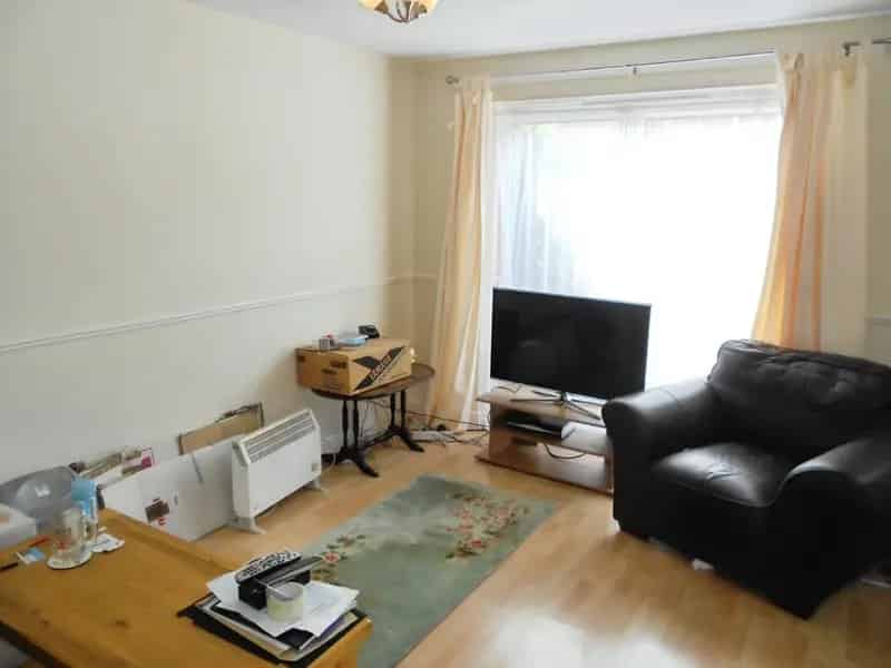 1 Bedroom Flat For Sale Ideal Buy to Let Investment 8.2% Return