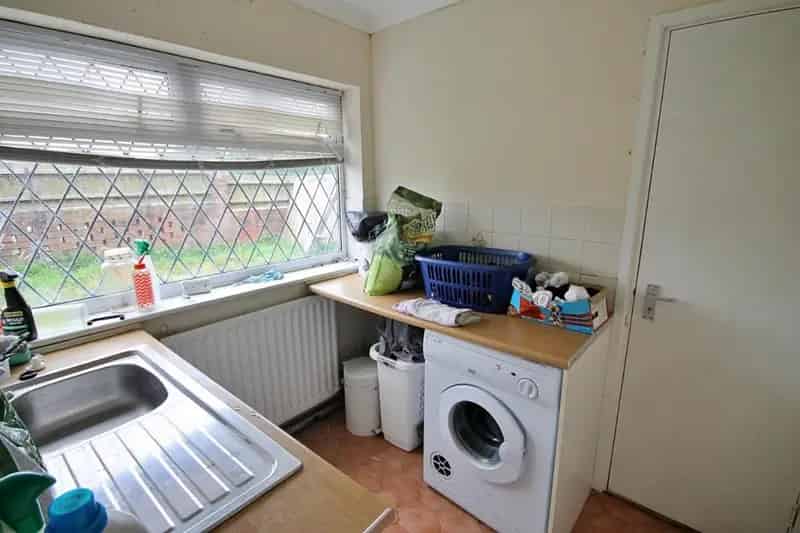2 Bed House for Sale Hockley Two Bedrooms Gated Driveway