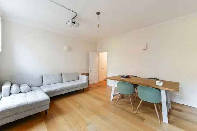 Maisonette to rent in Rochester Row, Westminster, London SW1P