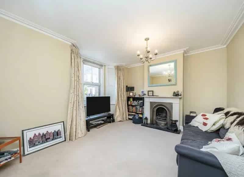 Four Double Bedroom Victorian House with Double Garage and Garden