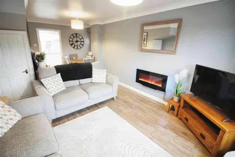 2 Bedroom End of Terrace House to Rent