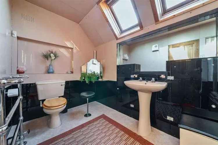 4 Bed Detached House for Sale in Portchester with Solent Views