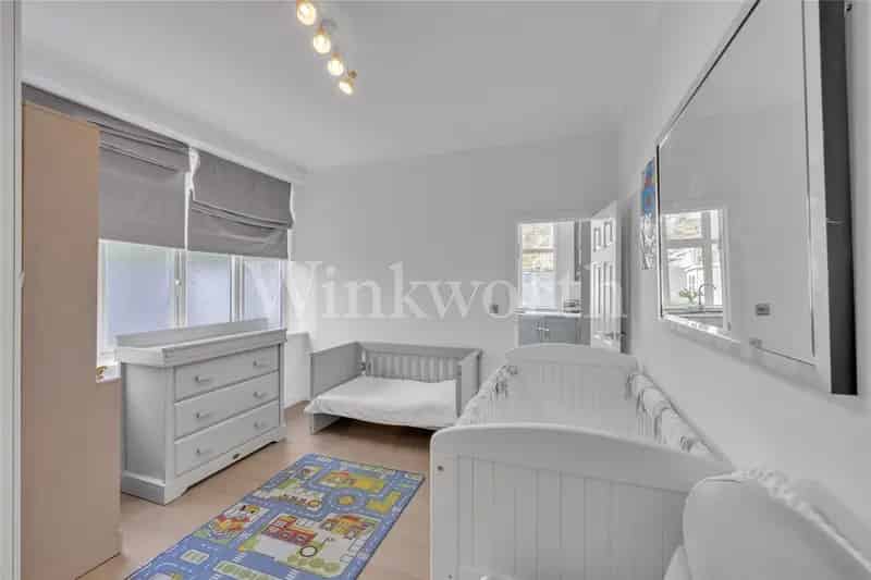 3 Bedroom Garden Flat Golders Green Central London