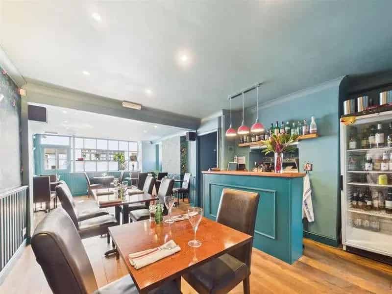 4 Bed House with Restaurant For Sale