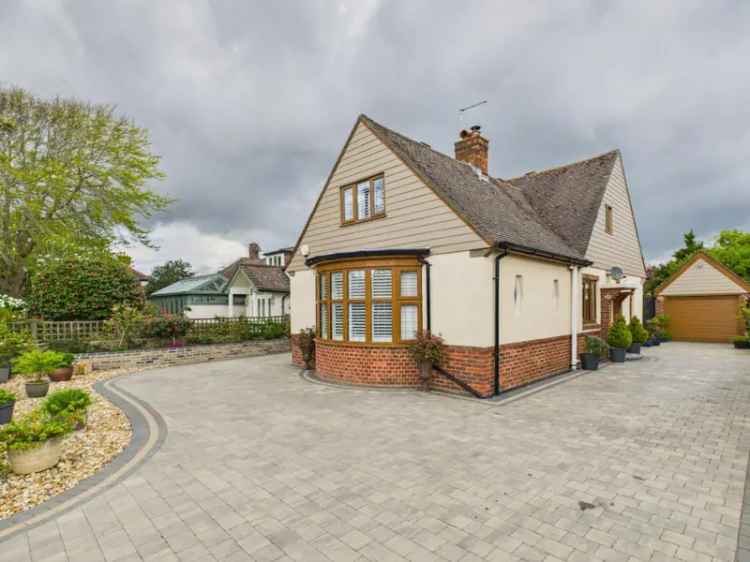 4 Bedroom Detached Bungalow for Sale near Southbourne Beach