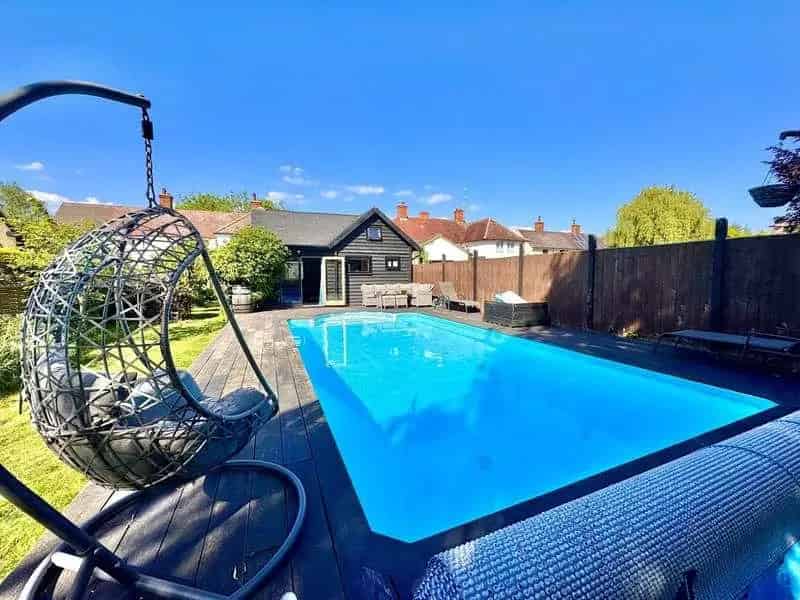 4 Bed Semi-Detached House with Pool and Studio