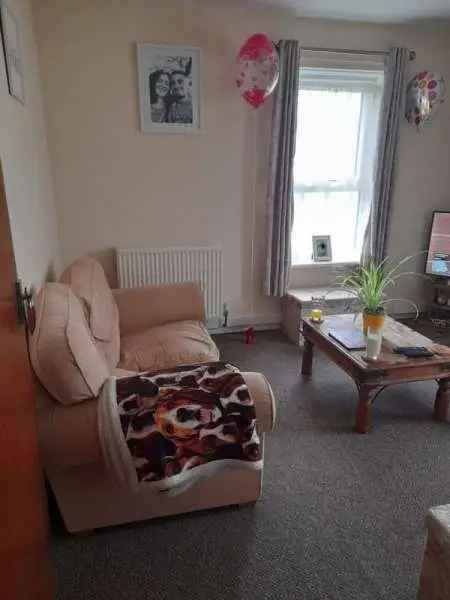 Flat For Rent in North Devon, England