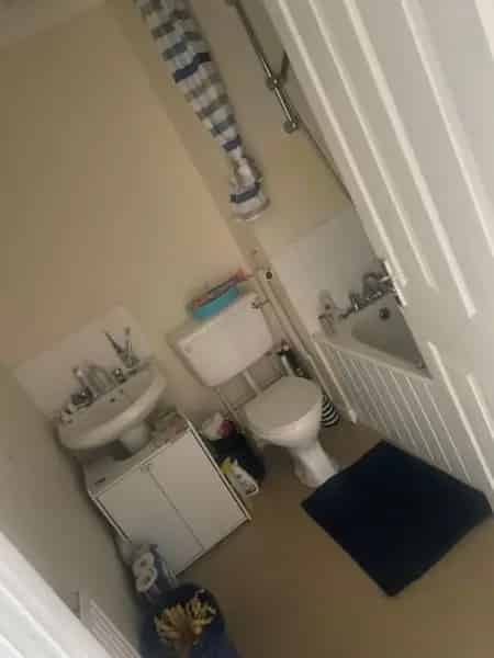 2 Bedroom House with Garden Near Shops and Schools