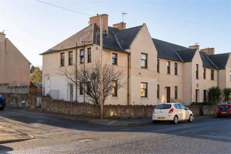 2 Bed Flat - Upper with 1 Reception Room