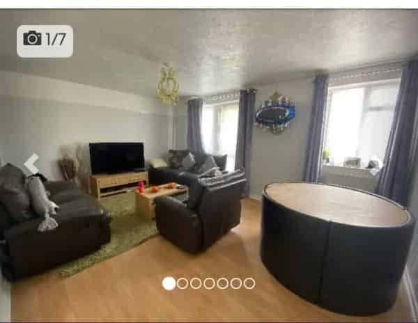 3 Bedroom Maisonette Portsmouth City Centre Close to Schools