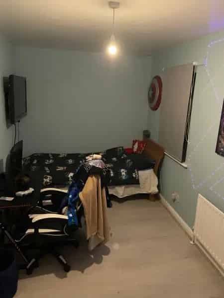 3 Bed Townhouse Near Town Centre Potential 4th Bedroom