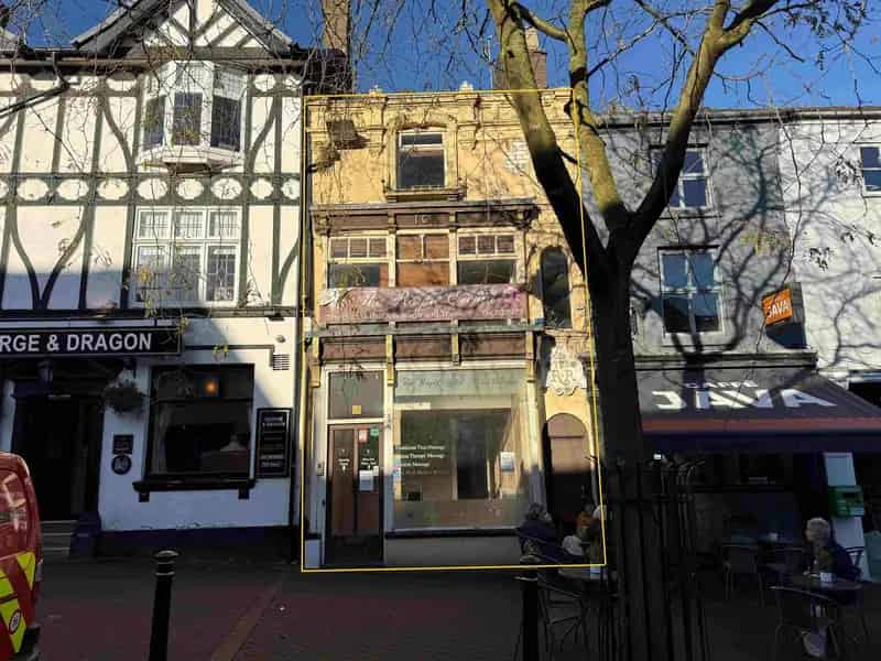 Town Centre Retail Salon Premises with Parking