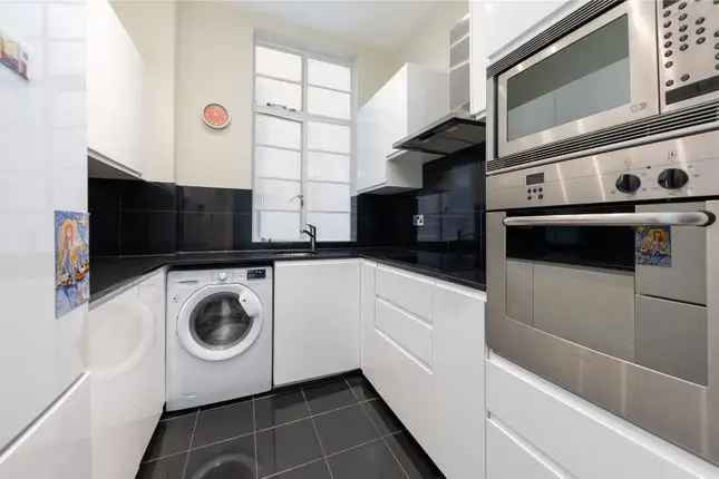 Flat for sale in Hyde Park Gardens, London W2