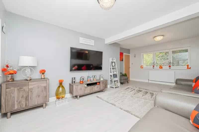 Stunning Renovated Detached Home Buxton 3 Beds 2 Baths EV Charger