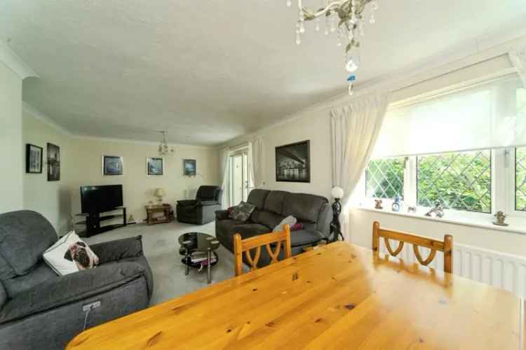3 Bed Detached House Langney Family Home Garage Parking